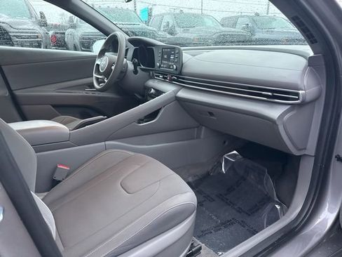 Used 2022 Hyundai Elantra SEL image 9