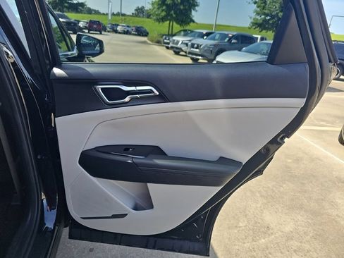 Used 2025 Kia Sportage EX w/ Premium Package FWD image 19