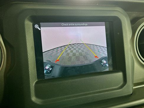 Used 2021 Jeep Gladiator Sport image 22