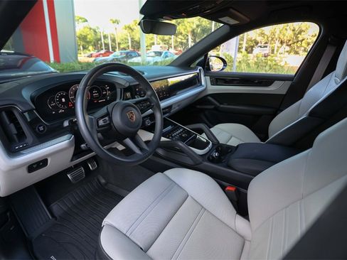 Used 2024 Porsche Cayenne S image 31