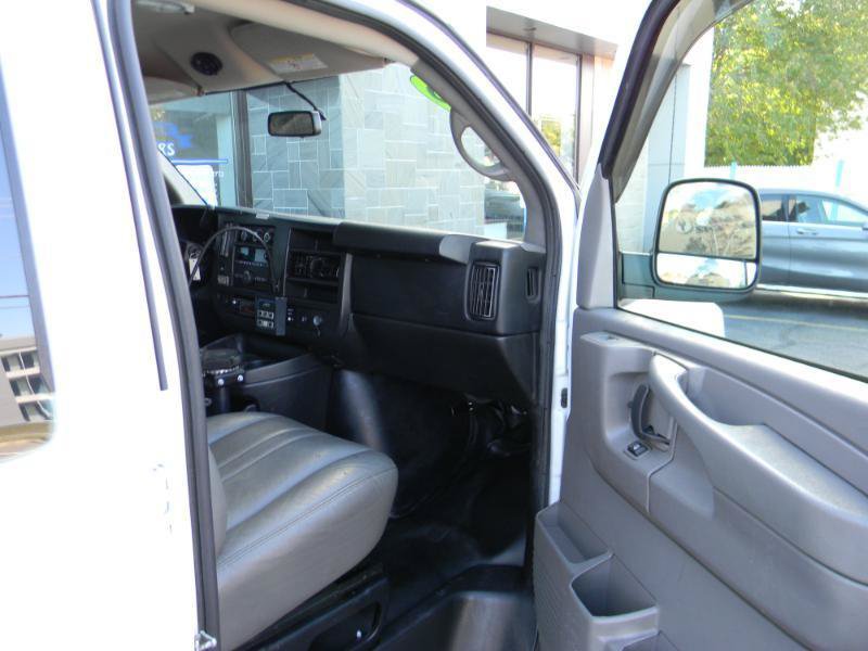 Used 2015 GMC Savana 3500 RWD image 24