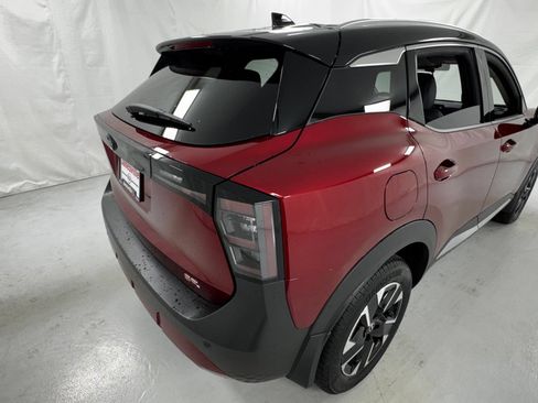 Certified 2025 Nissan Kicks SR FWD image 3