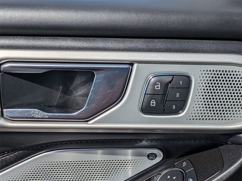 Used 2020 Ford Explorer Platinum w/ Premium Technology Package image 11