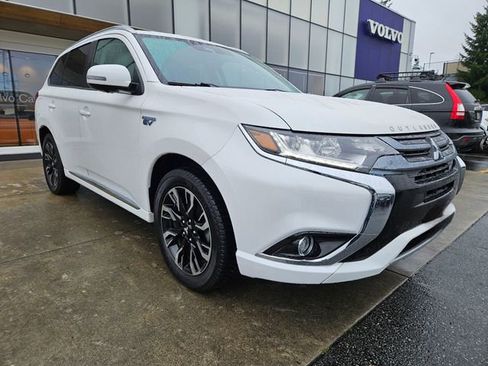 Used 2018 Mitsubishi Outlander GT image 3