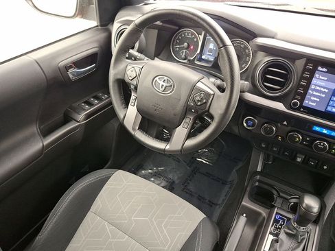 Used 2022 Toyota Tacoma TRD Off-Road w/ Technology Package AWD/4WD image 15