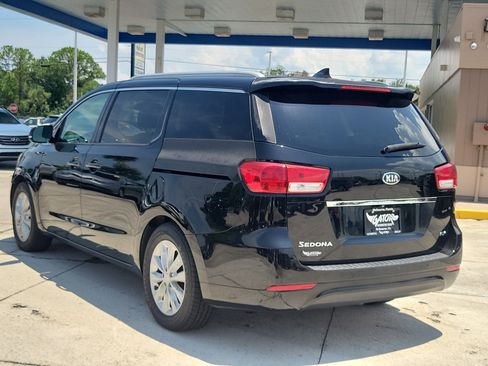 Used 2016 Kia Sedona EX FWD image 3