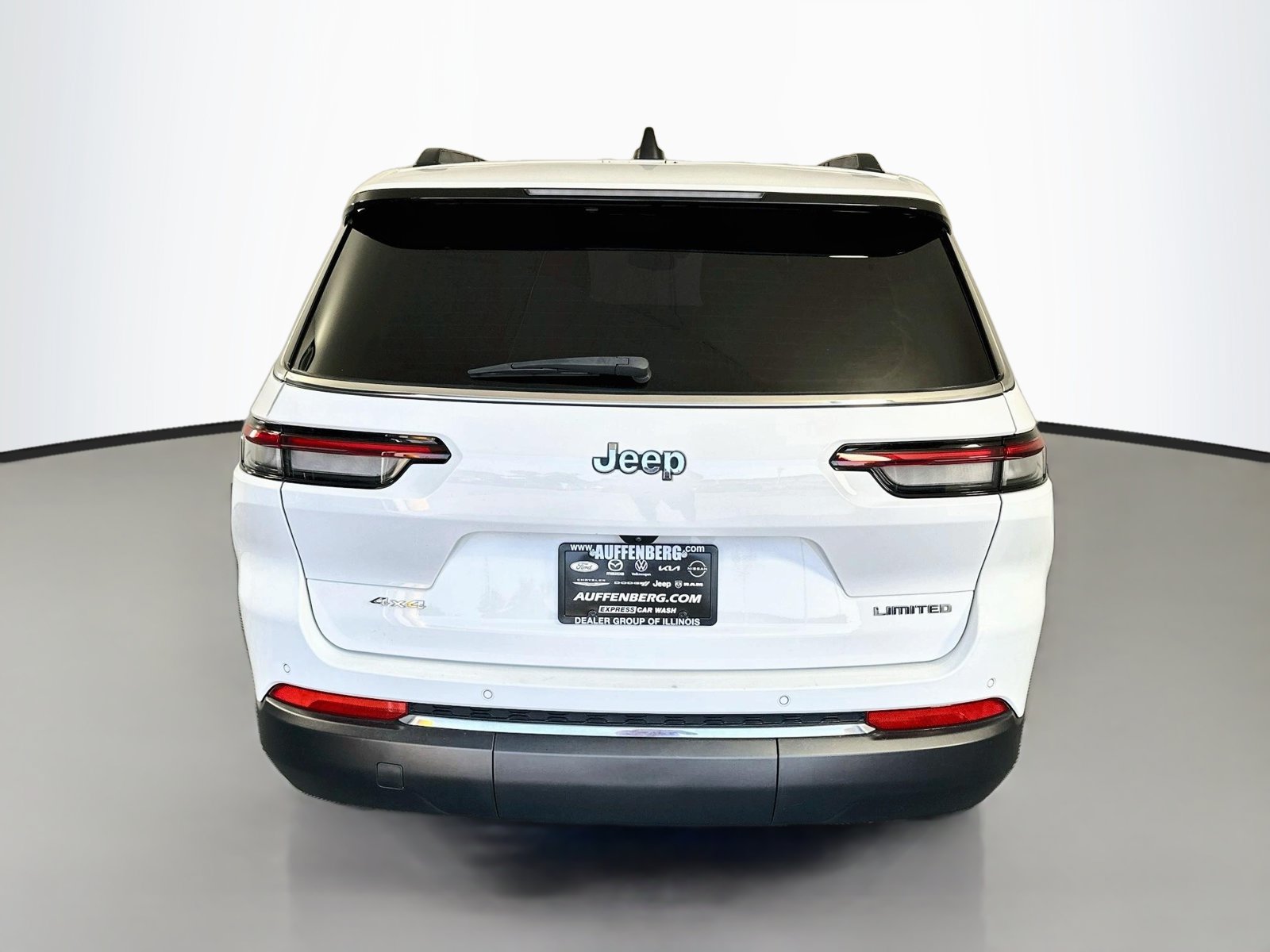 Used 2023 Jeep Grand Cherokee L Limited AWD/4WD image 6