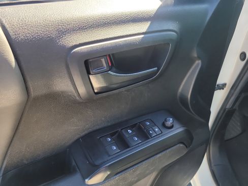 Used 2022 Toyota Tacoma SR image 17