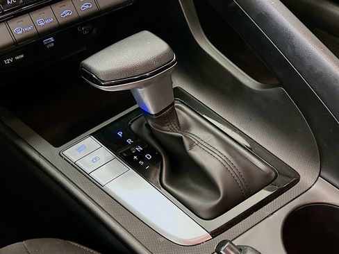 Used 2022 Hyundai Elantra SEL image 24