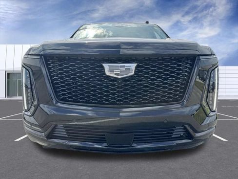 Certified 2025 Cadillac Escalade Sport Platinum w/ LPO, ONYX Package AWD/4WD image 7
