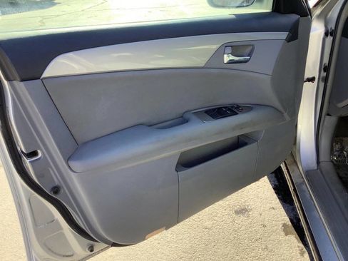 Used 2006 Toyota Avalon XL FWD image 25