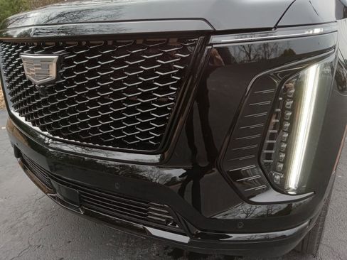 Used 2026 Cadillac Escalade Platinum Sport w/ LPO, ONYX Package image 7