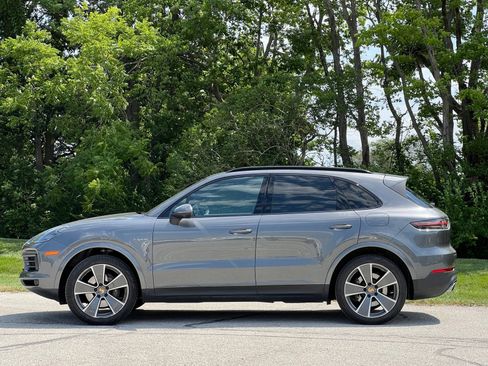 Certified 2020 Porsche Cayenne E-Hybrid AWD/4WD image 2