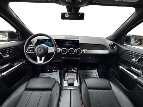 Used 2021 Mercedes-Benz GLB 250 4MATIC w/ Premium Package image 30
