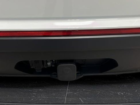 Used 2024 Volkswagen Atlas Cross Sport SE image 33