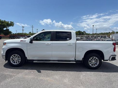 Used 2025 Chevrolet Silverado 1500 LT image 3