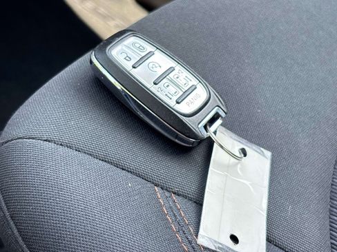 Used 2017 Chrysler Pacifica LX FWD image 23