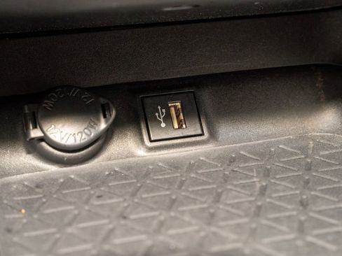 Used 2023 Toyota RAV4 XLE Premium image 16