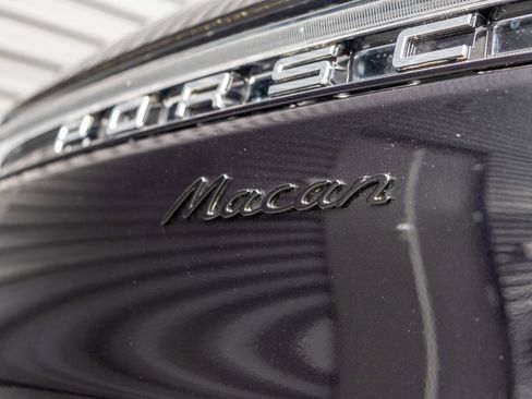 Used 2025 Porsche Macan image 38