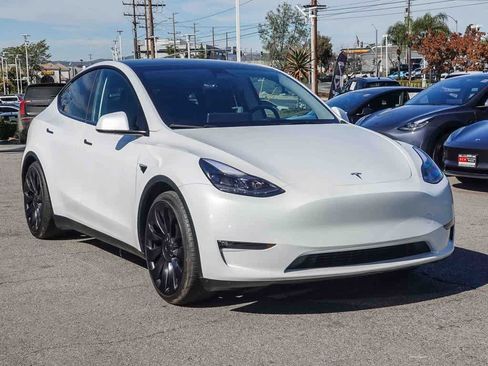 Used 2023 Tesla Model Y Performance image 3