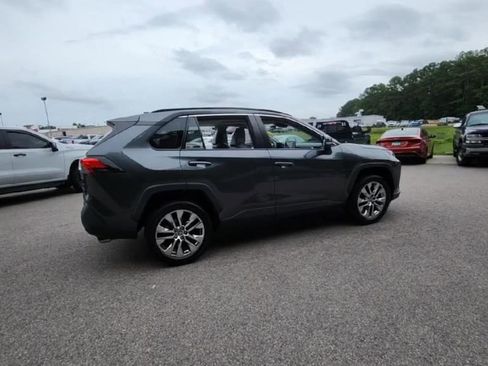 Used 2021 Toyota RAV4 XLE Premium image 5