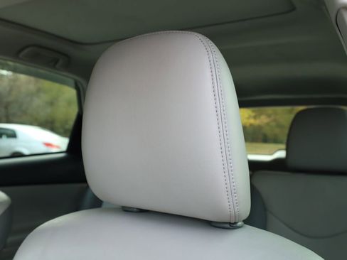 Used 2017 Toyota Prius V Five image 19