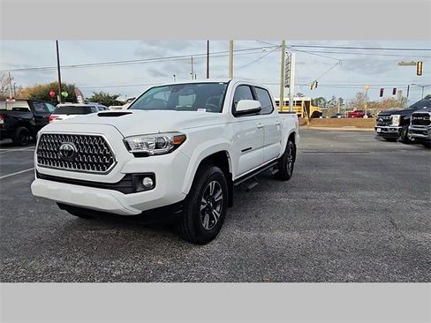 Used 2019 Toyota Tacoma TRD Sport image 24