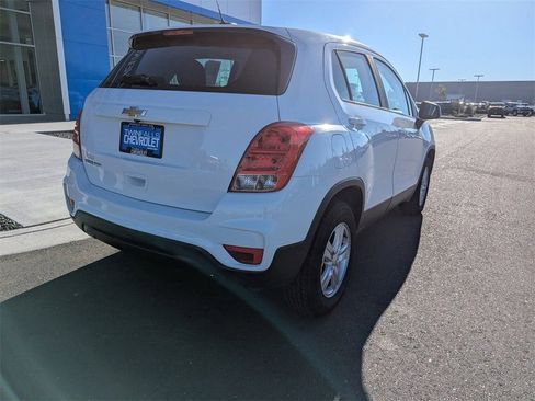 Used 2018 Chevrolet Trax LS AWD/4WD image 27