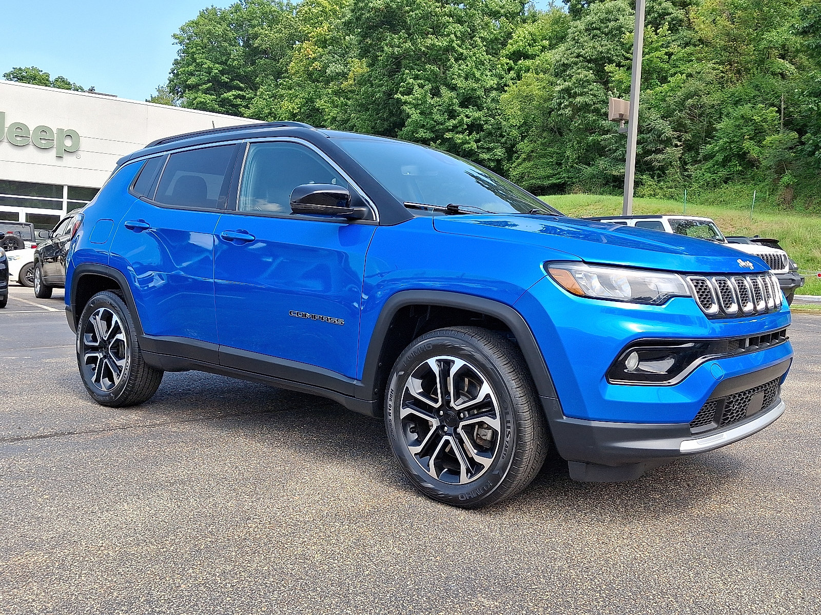 Certified 2023 Jeep Compass Limited AWD/4WD image 3