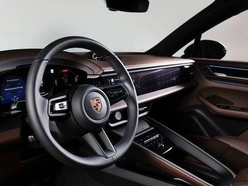 New 2026 Porsche Macan 4 Electric image 4