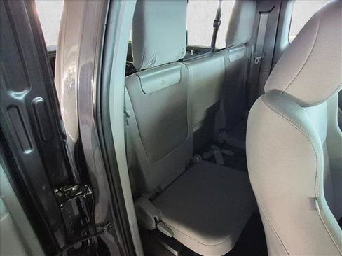 Used 2013 Toyota Tacoma 4x4 Access Cab V6 w/ TRD Off-Road Pkg image 19