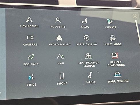 Used 2025 Land Rover Discovery Dynamic SE image 21