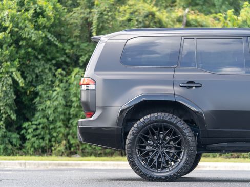 Used 2025 Lexus GX 550 AWD/4WD image 6