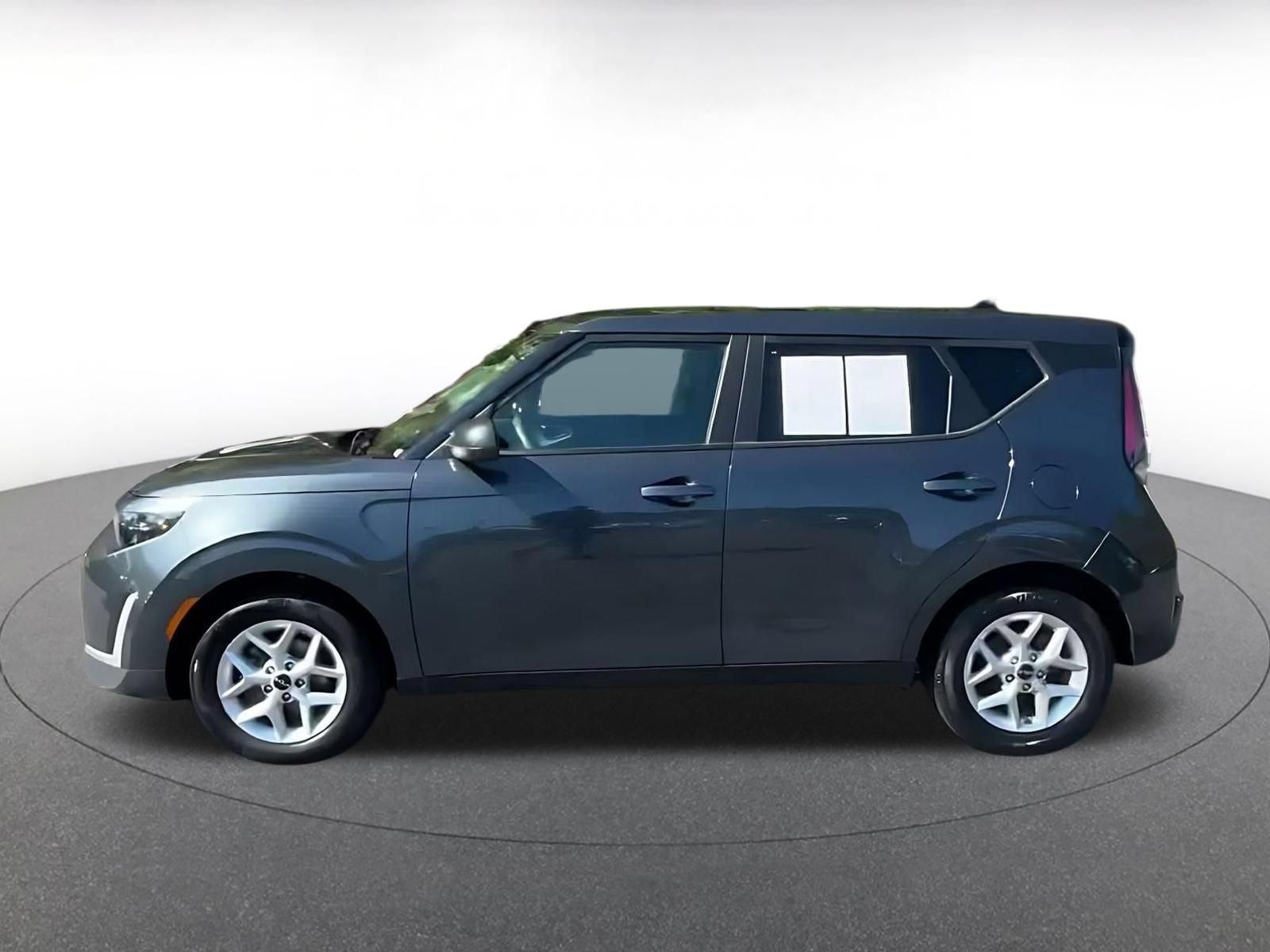 Used 2025 Kia Soul LX w/ LX Technology Package FWD image 7