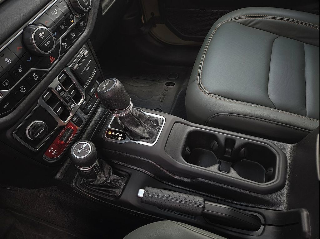 Used 2025 Jeep Gladiator Mojave AWD/4WD image 20