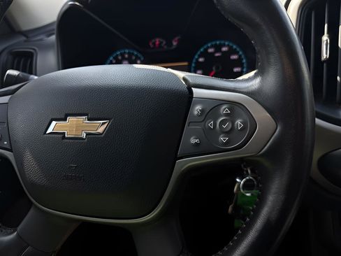 Used 2022 Chevrolet Colorado Z71 w/ Z71 Midnight Edition AWD/4WD image 17