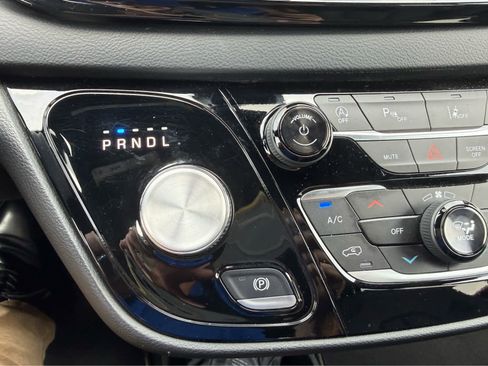 Used 2026 Chrysler Pacifica Select FWD image 24