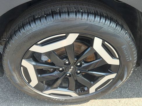 Used 2024 Kia Telluride EX w/ EX Captain's Chair Package AWD/4WD image 9