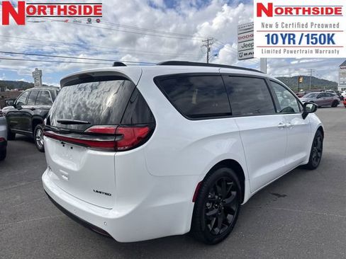 New 2026 Chrysler Pacifica Limited w/ Uconnect Theater Family Group image 6