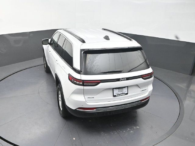 Used 2025 Jeep Grand Cherokee Laredo AWD/4WD image 15