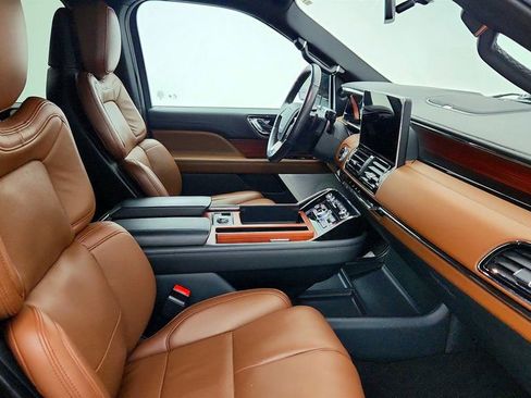 Used 2024 Lincoln Navigator Reserve image 24