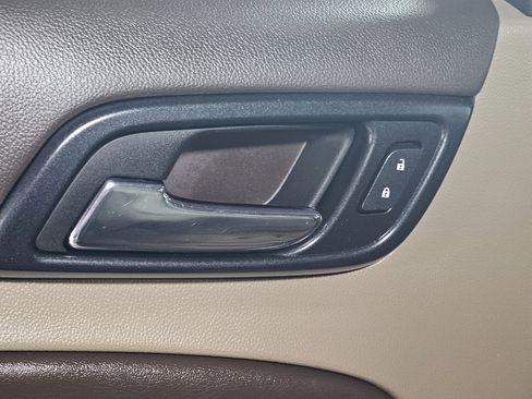 Used 2018 Chevrolet Suburban LT image 32