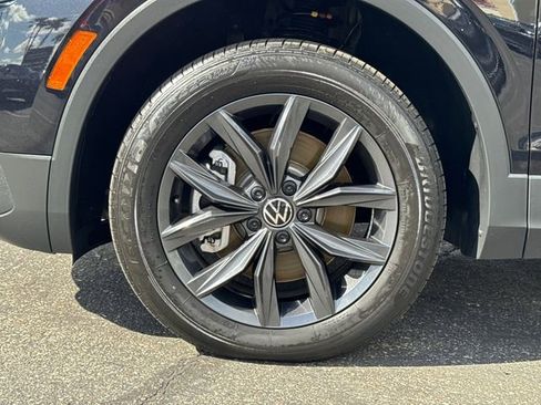 Used 2023 Volkswagen Tiguan SE image 9