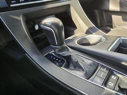 Used 2021 Toyota Avalon Limited image 15