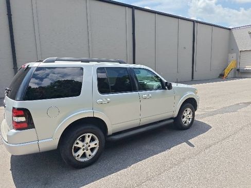 Used 2010 Ford Explorer XLT RWD image 3
