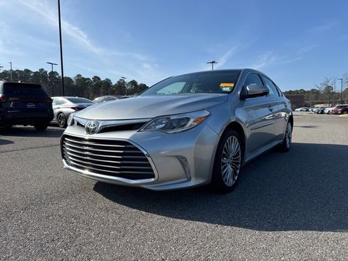 Used 2017 Toyota Avalon Limited image 4