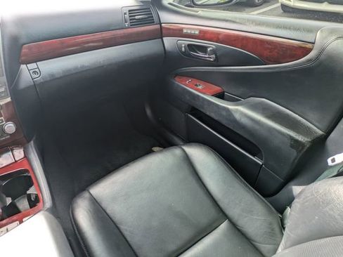Used 2011 Lexus LS 460 L w/ Luxury Pkg image 17