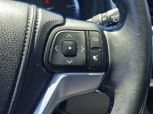 Used 2014 Toyota Highlander Limited AWD/4WD image 24