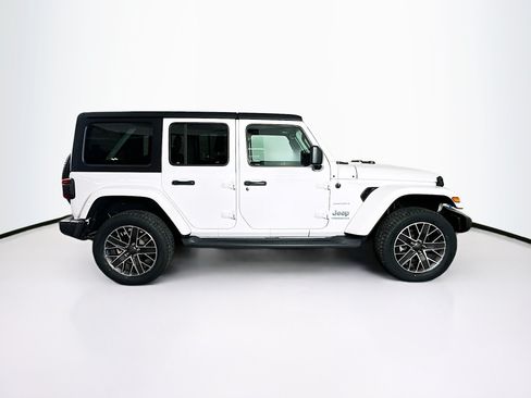 Used 2023 Jeep Wrangler Unlimited Sahara w/ Cold Weather Group AWD/4WD image 10
