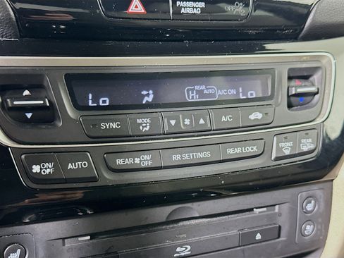 Used 2016 Honda Pilot Elite image 24